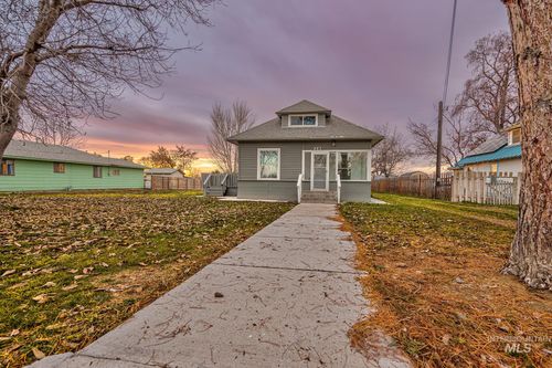 223 W Boulevard, New Plymouth, ID, 83655-3003 | Card Image