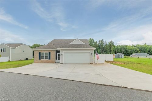 130 Hidden Brook Trl, Lexington, NC, 27295-9872 | Card Image