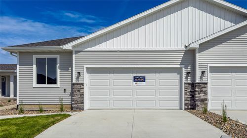 1558 Foxtail Dr Se, Altoona, IA, 50009-2222 | Card Image