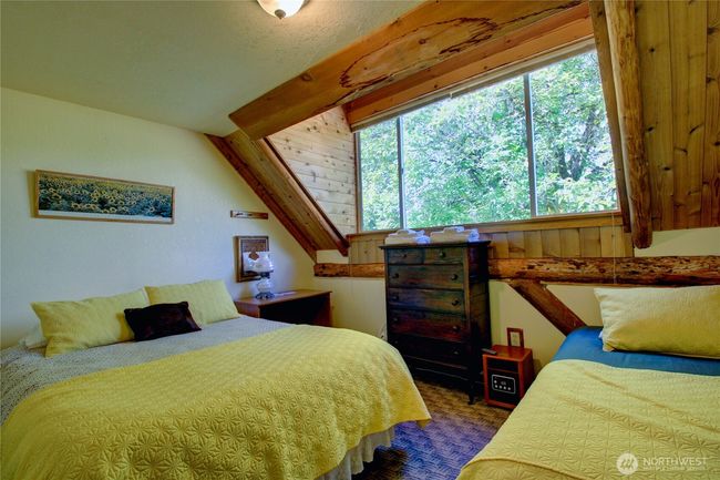 Another room in the lodge | Image 14