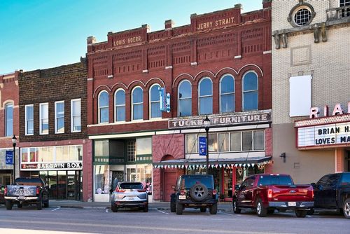 422 W Main St, Denison, TX, 75020-3127 | Card Image