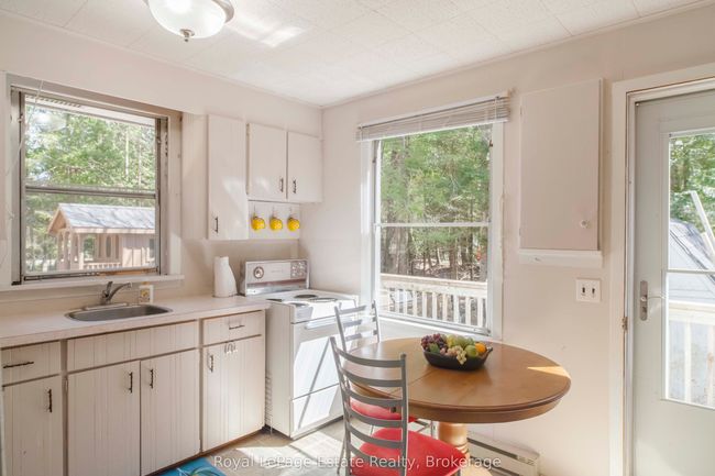 704 York Ave, House other with 3 bedrooms, 1 bathrooms and 6 parking in Sauble Beach ON | Image 24