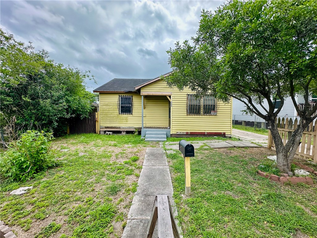 Avenue , Robstown, TX 78380