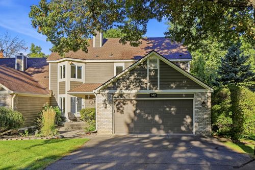 142 Wildwood Bay Dr, Mahtomedi, MN, 55115-1443 | Card Image