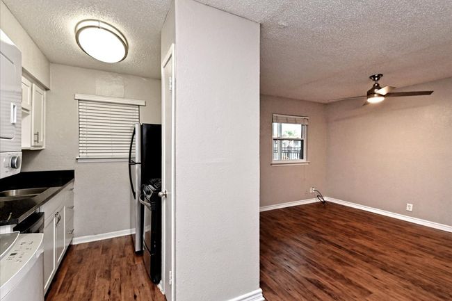 APT-120 - 2401 Manor Rd, Condo with 2 bedrooms, 1 bathrooms and null parking in Austin TX | Image 9