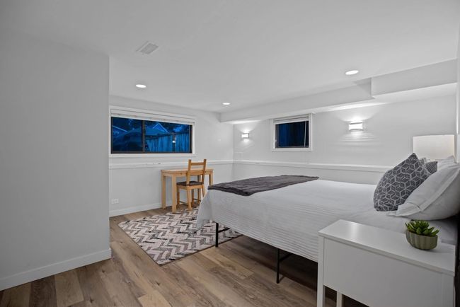 722 E 17th St, House other with 3 bedrooms, 2 bathrooms and 1 parking in North Vancouver BC | Image 15