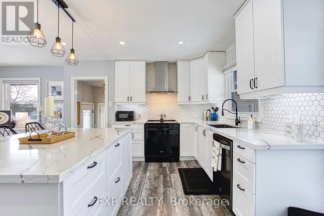 4382 Central Avenue, House other with 5 bedrooms, 2 bathrooms and 5 parking in Lincoln (Beamsville) ON | Image 8