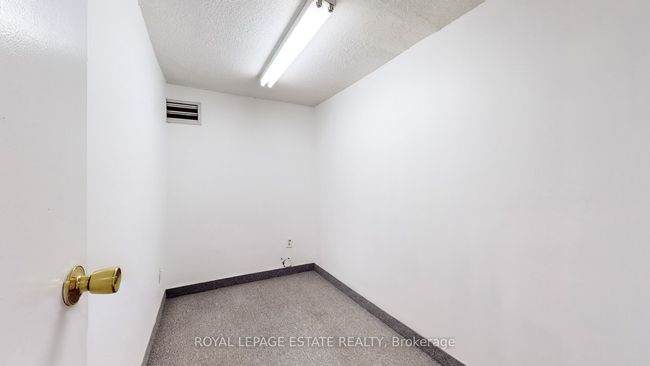 B101 - 2558 Danforth Ave, Home with 0 bedrooms, 0 bathrooms and null parking in Toronto ON | Image 5