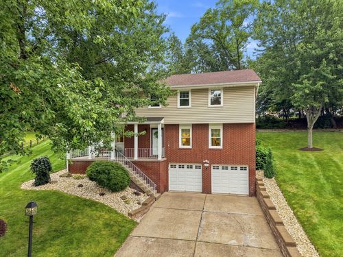 104 Oxbridge Dr, Coraopolis, PA, 15108-1017 | Card Image