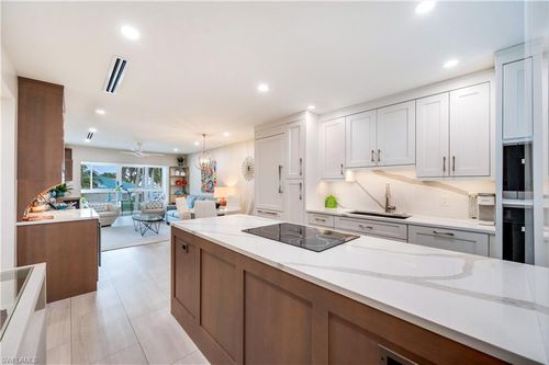 310-1021 3rd St, NAPLES, FL, 34102-7042 | Card Image