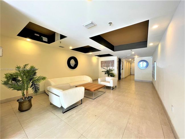 APT-403 - 2924 Collins Ave, Condo with 2 bedrooms, 2 bathrooms and null parking in Miami Beach FL | Image 22