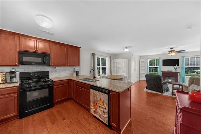 397 Cypher Dr, Townhouse with 3 bedrooms, 3 bathrooms and 1 parking in Suwanee GA | Image 10