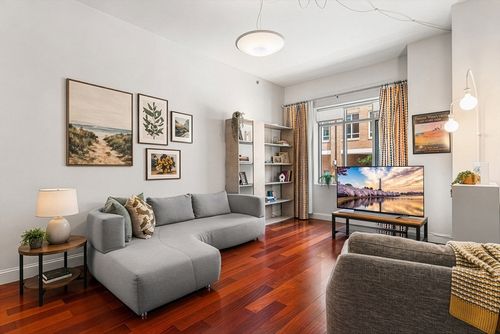 105-17 Otis St, Cambridge, MA, 02141-1842 | Card Image