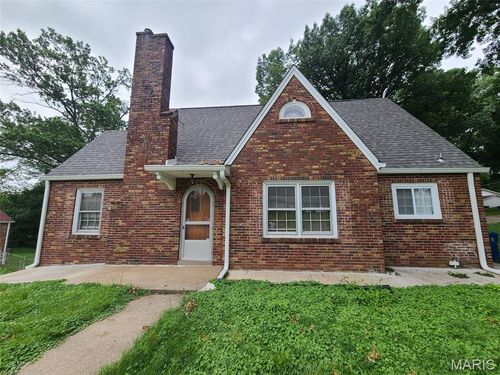 1330 Chambers Rd, Ferguson, MO, 63135-2212 | Card Image