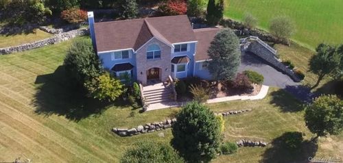 4 Curran Ct, Pomona, NY, 10970-2643 | Card Image