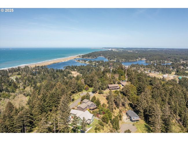 650 Boot Hill Rd, House other with 3 bedrooms, 2 bathrooms and 2 parking in Port Orford OR | Image 5