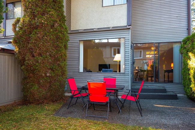 1131 Montroyal Boulevard, Townhouse with 3 bedrooms, 2 bathrooms and 2 parking in North Vancouver BC | Image 27