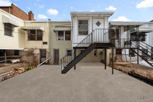 378 E 58th St, New York, NY, 10022-2218 | Card Image