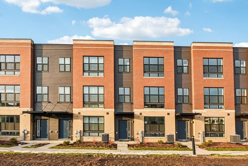 373 Summit Cir, Lombard, IL, 60148-3877 | Card Image