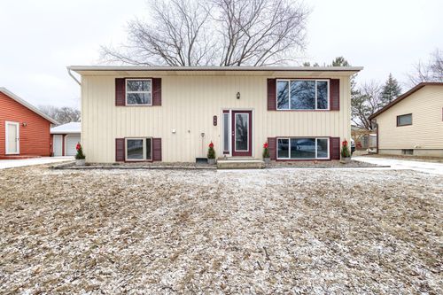 946 17 1/2 Street Se, Rochester, MN, 55904 | Card Image