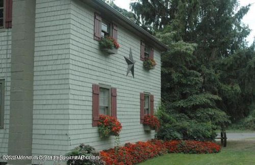 3 Bray St, Colts Neck, NJ, 07722-1033 | Card Image
