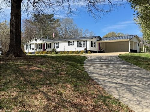 3932 Piney Mountain Rd, Walnut Cove, NC, 27052-6832 | Card Image