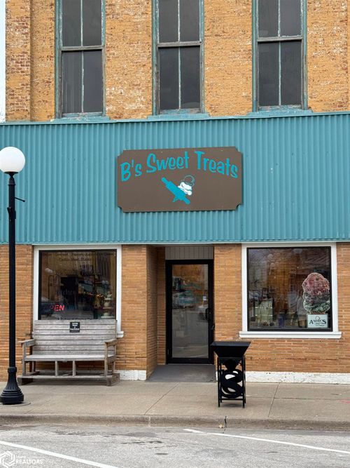 123 E Marion St, Sigourney, IA, 52591-1443 | Card Image