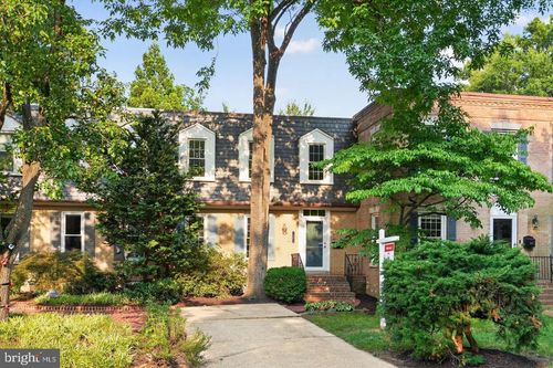 1303 N Lynnbrook Dr, ARLINGTON, VA, 22201-4918 | Card Image