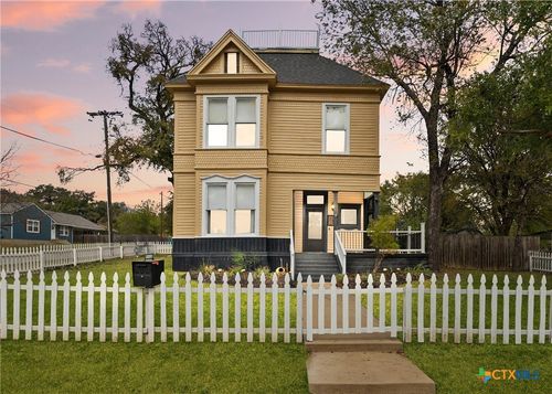 404 E 9th Ave, Belton, TX, 76513-2626 | Card Image