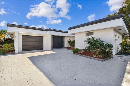 5704 S Travelers Palm Ln, Tamarac, FL, 33319-6136 | Card Image