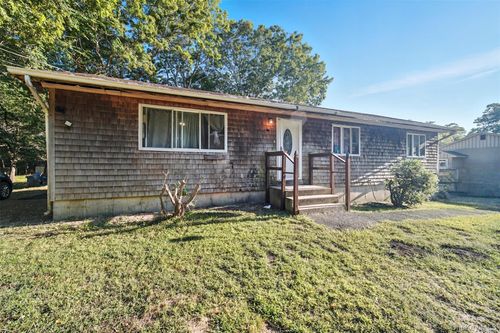 30 Fords Ln, Southampton, NY, 11968-5411 | Card Image