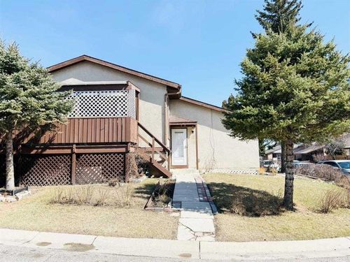 15 Pinecliff Close Ne, Calgary, AB, T1Y4N3 | Card Image