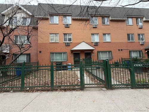 1305 34th Ave, Astoria, NY, 11106-4605 | Card Image