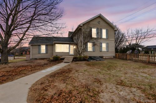 49777 Card Rd, Macomb, MI, 48044-1407 | Card Image