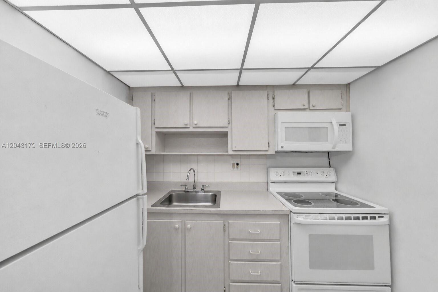 Residential Lease in Sunny Isles Beach 3