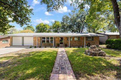 8002 Briargate Dr, San Antonio, TX, 78230-5004 | Card Image