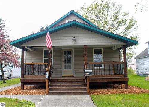 1019 2nd Ave, Cadillac, MI, 49601-1313 | Card Image