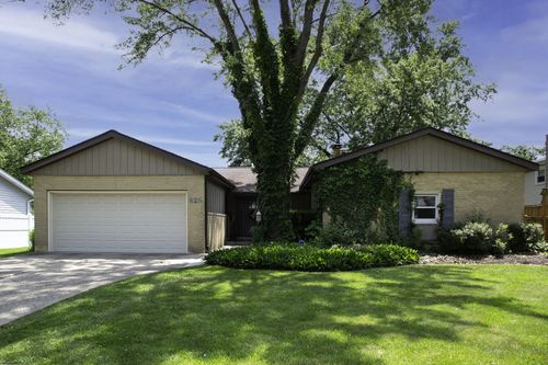 925 Hickory Ln, Darien, IL, 60561-4110 | Card Image