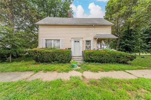 1223 Delos St, Akron, OH, 44306-2538 | Card Image