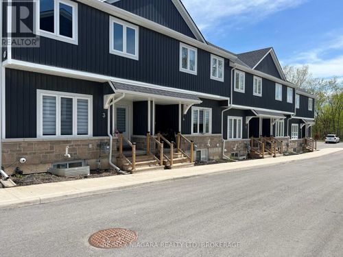 3-lower-8196 Mcleod Road, Niagara Falls (Brown), ON, L2H3T6 | Card Image