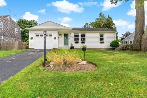 82 Ferncrest Dr, Riverside, RI, 02915-1813 | Card Image