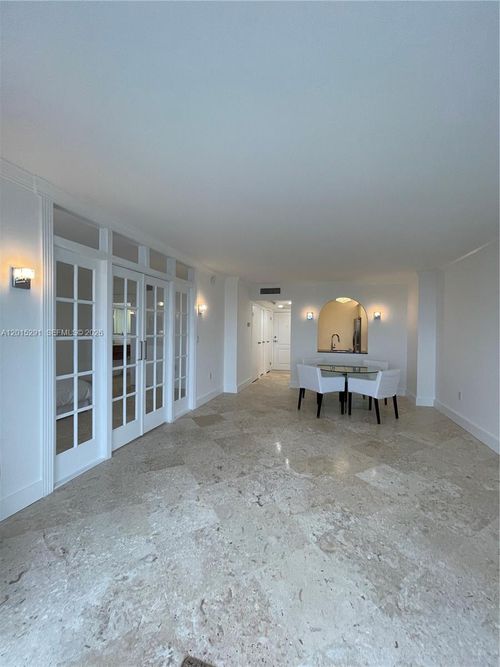 907-3625 N Country Club Dr, Aventura, FL, 33180 | Card Image