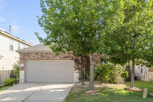 7212 Vail Ridge St, Austin, TX, 78744-3326 | Card Image