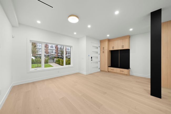 5628 Chaffey Ave, Home with 6 bedrooms, 5 bathrooms and 2 parking in Burnaby BC | Image 6
