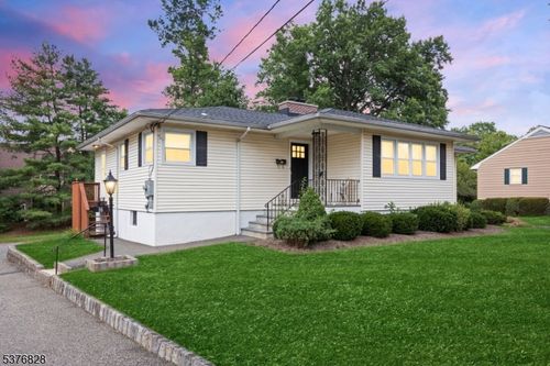 96 North St, Madison, NJ, 07940-1132 | Card Image