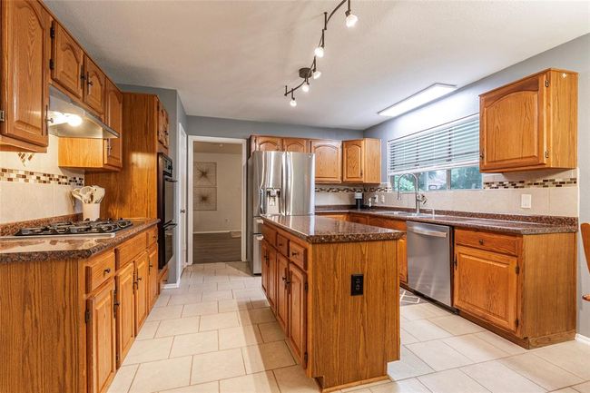 2309 Salisbury Ln, House other with 4 bedrooms, 2 bathrooms and 2 parking in Alvin TX | Image 9
