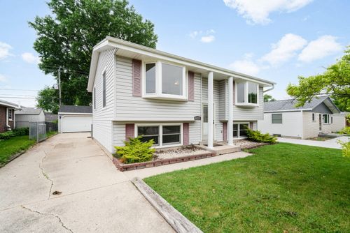 4229 S 90th St, Greenfield, WI, 53228-2217 | Card Image