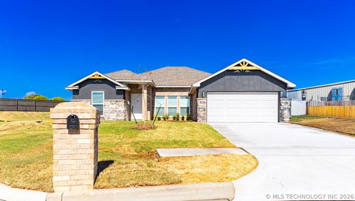 2608 W Main St, Collinsville, OK, 74021-3045 | Card Image