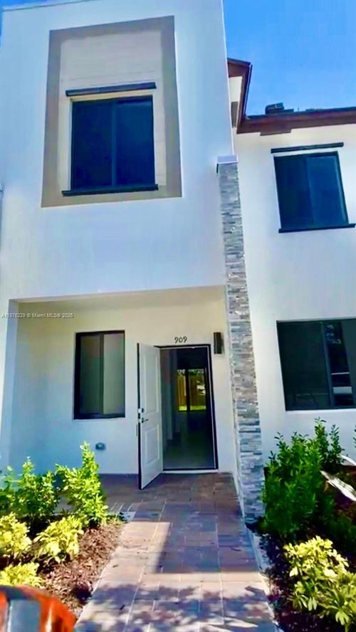 909 Ne 211th St, Miami, FL, 33179-1380 | Card Image