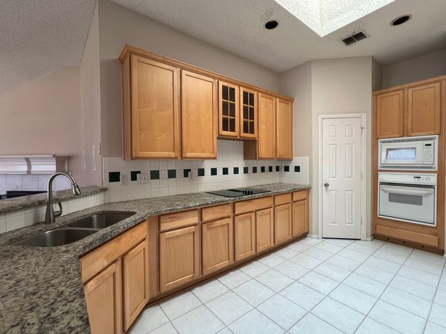 11015 Tree Shadow Ln, House other with 3 bedrooms, 2 bathrooms and null parking in Frisco TX | Image 9